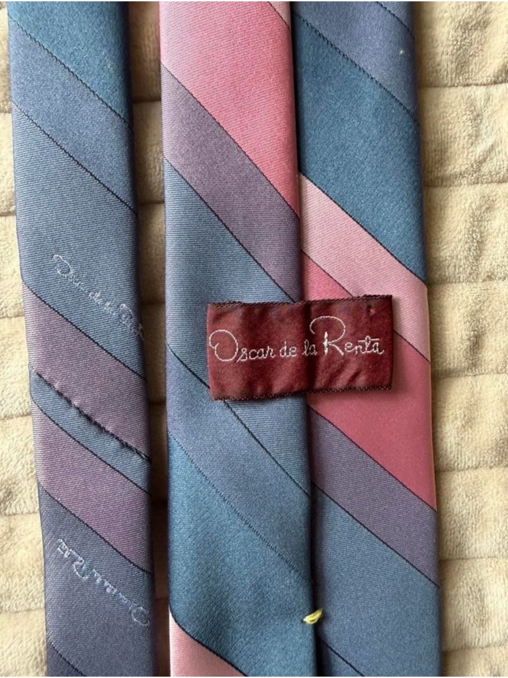 Oscar de la Renta Blue and Pink Diagonal Stripe Silk Tie